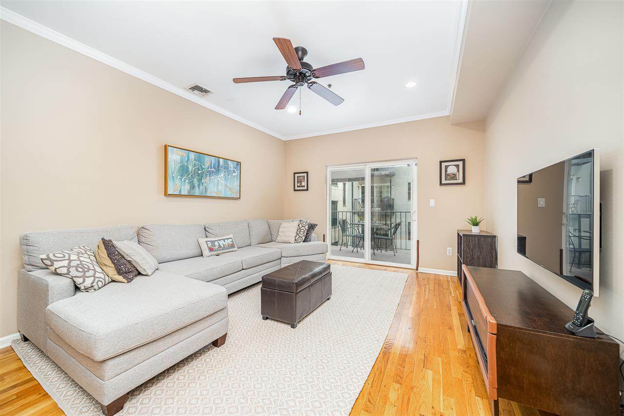 212 Madison St - Photo 1