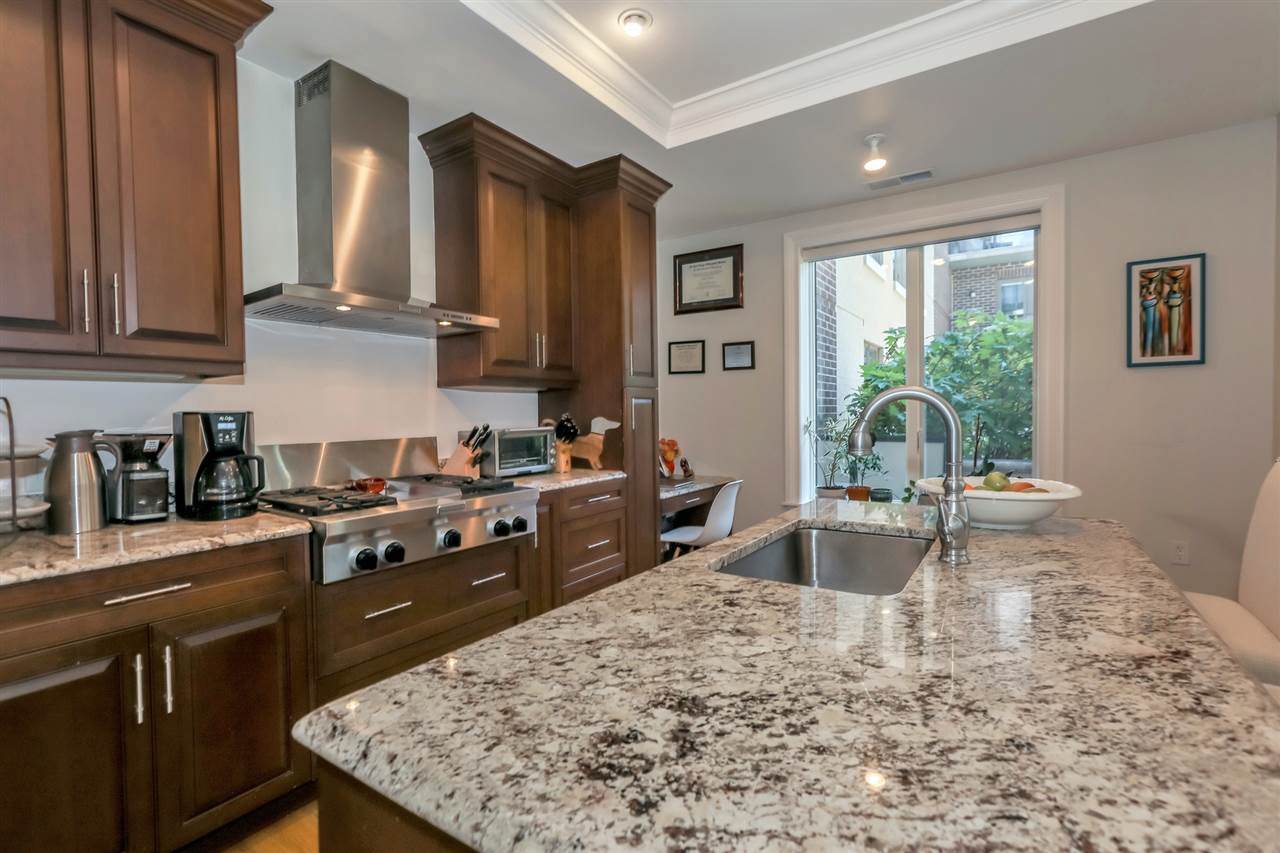 250 Henley Pl - Photo 1
