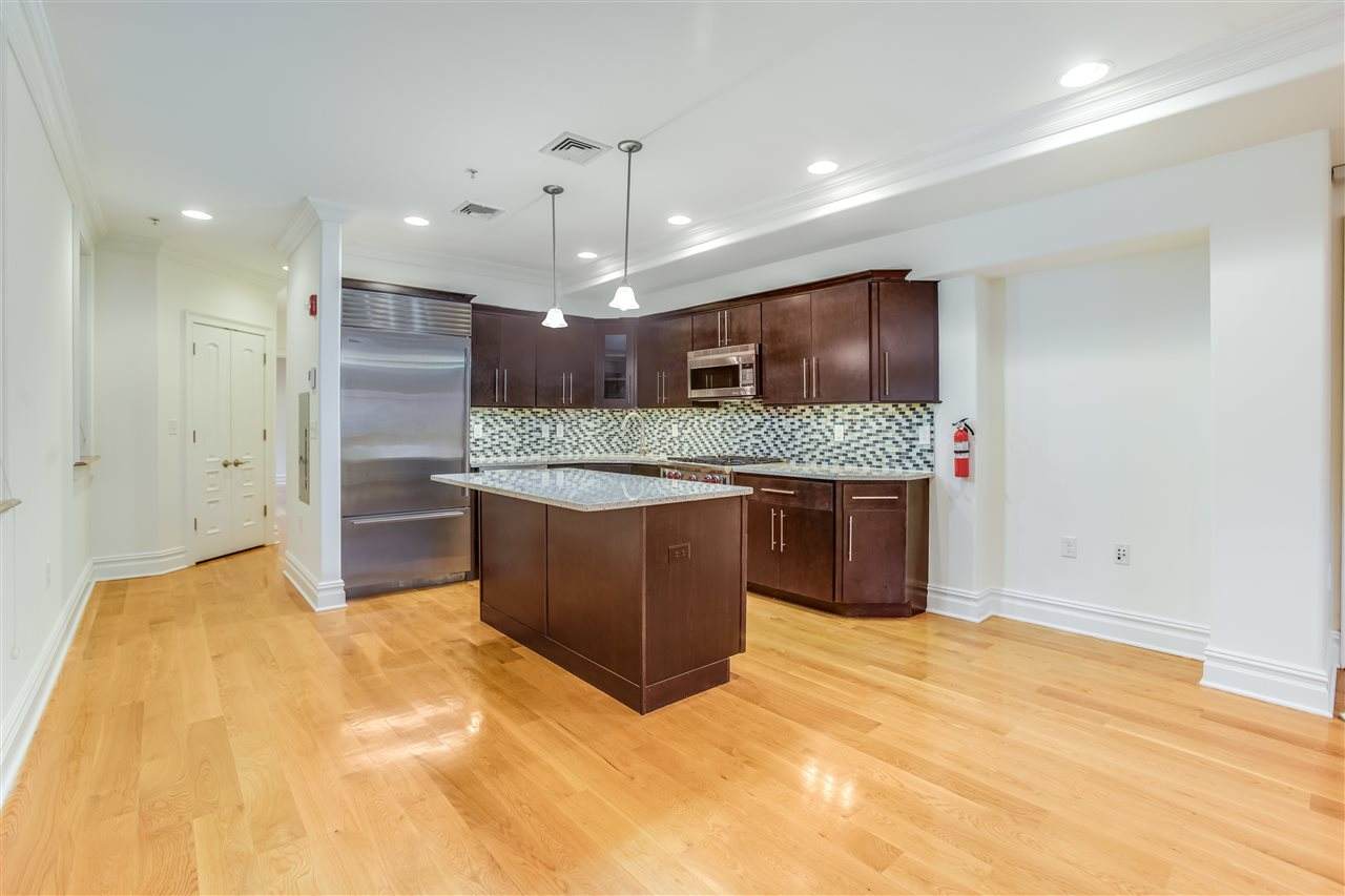 827 Bloomfield St - Photo 1