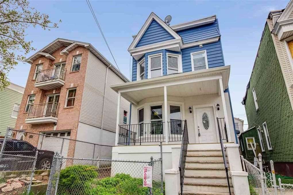 237 Clinton Ave - Photo 1