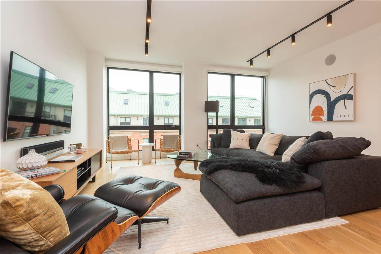 706 Grand St - Photo 1