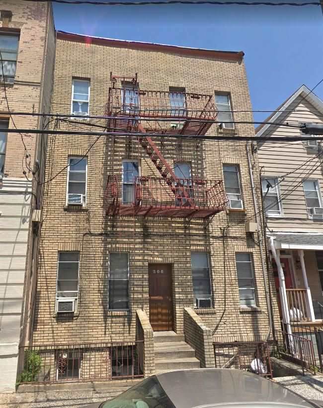 208 38TH ST - Photo 1