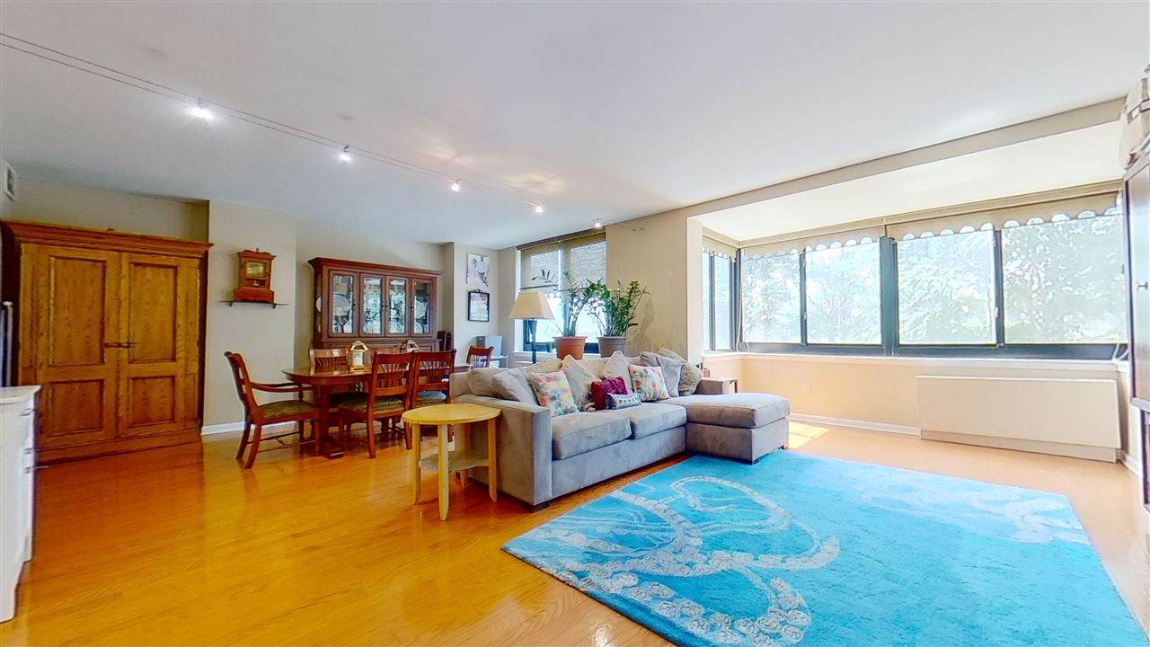700 Grove St - Photo 1