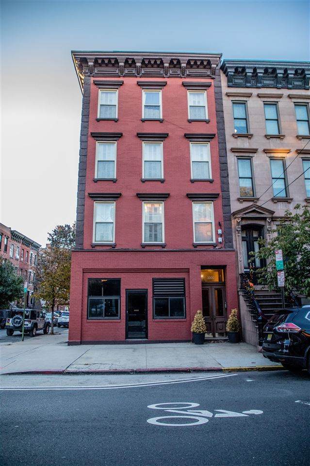 1000 Bloomfield St - Photo 1