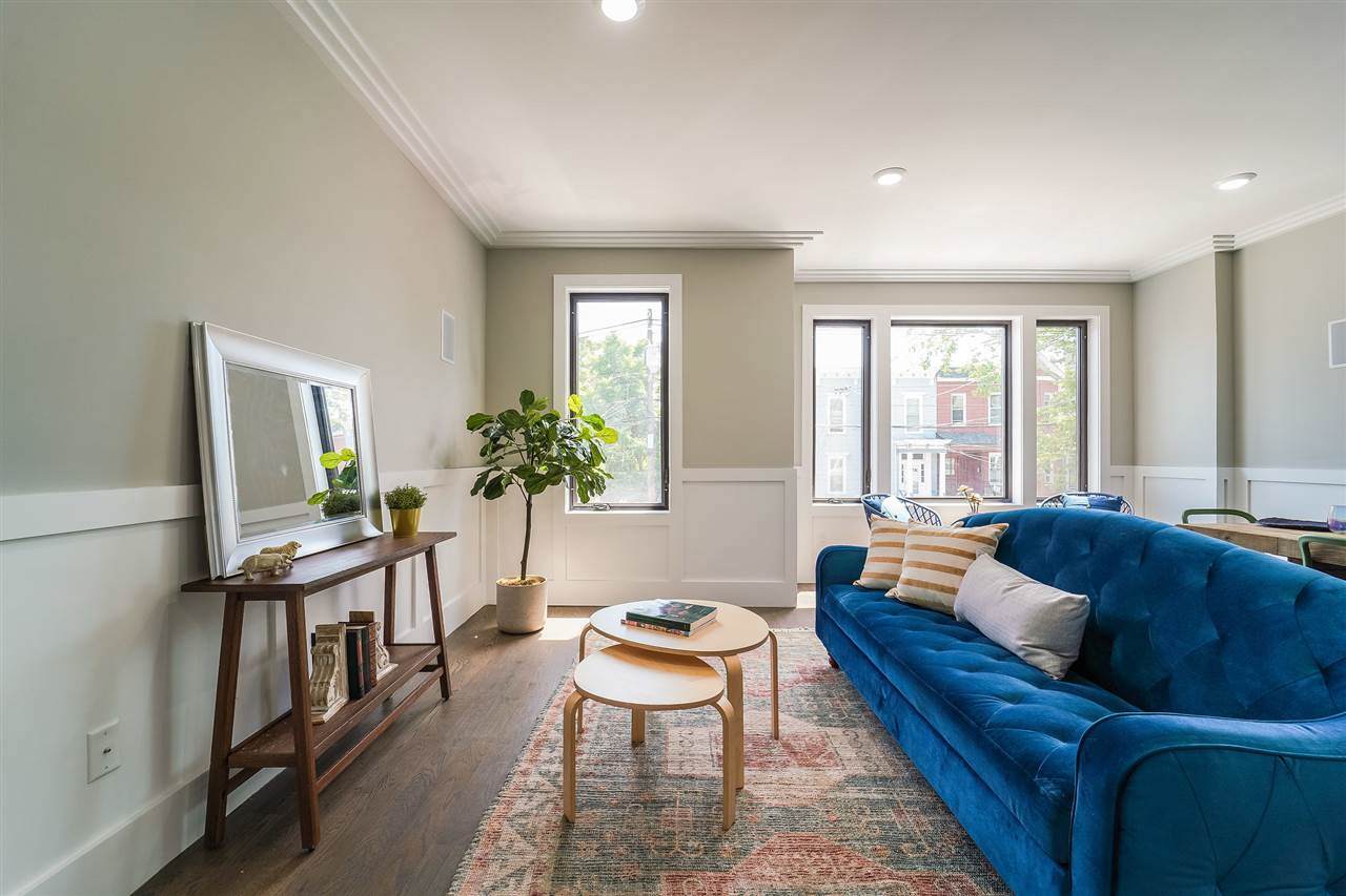 64 Charles St - Photo 1