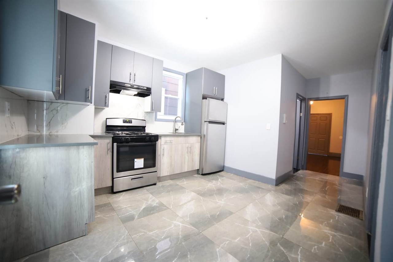 148 Woodlawn Ave - Photo 1