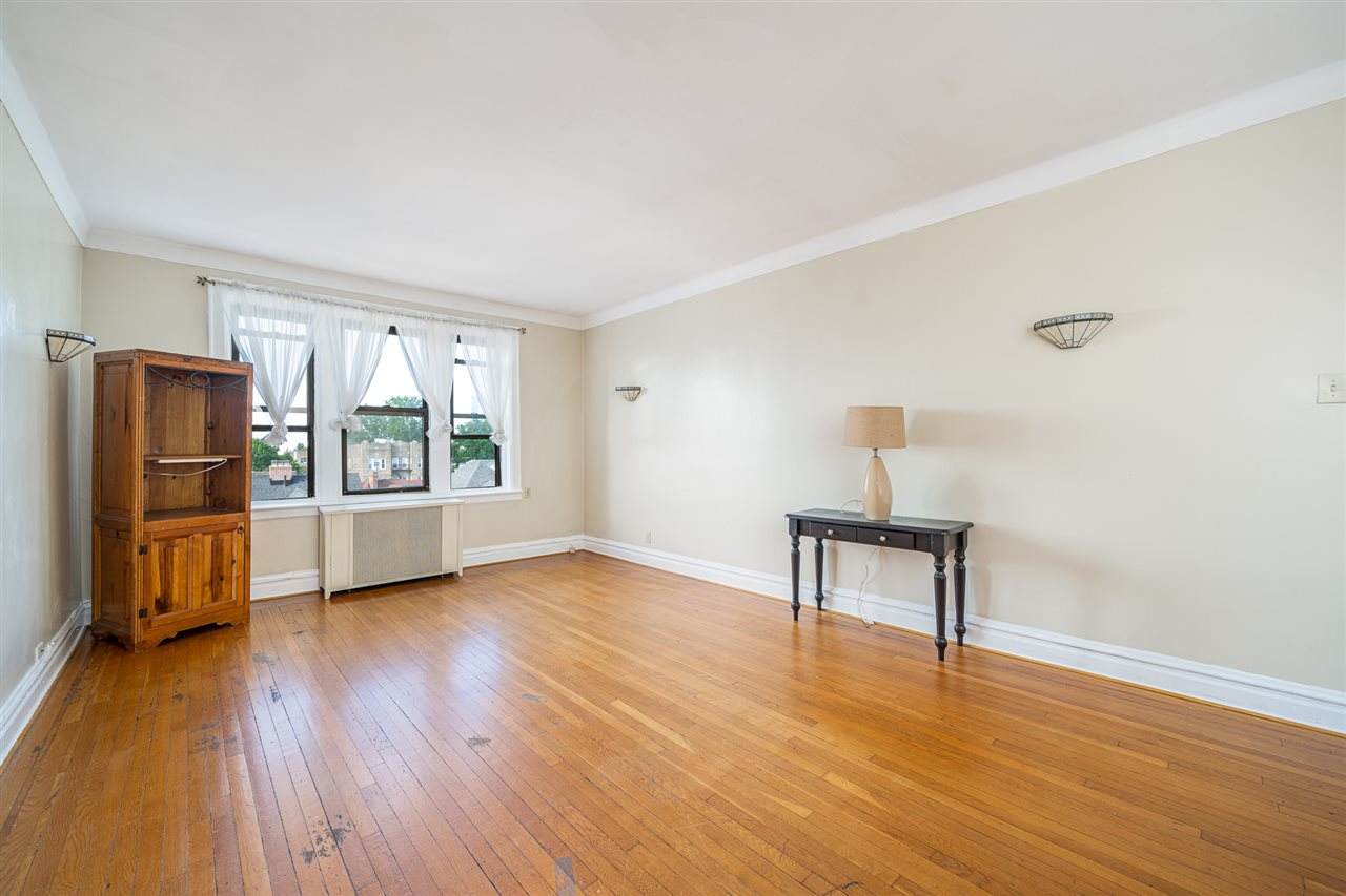 117 Kensington Ave - Photo 1