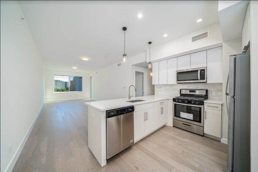 65 Newkirk St - Photo 1