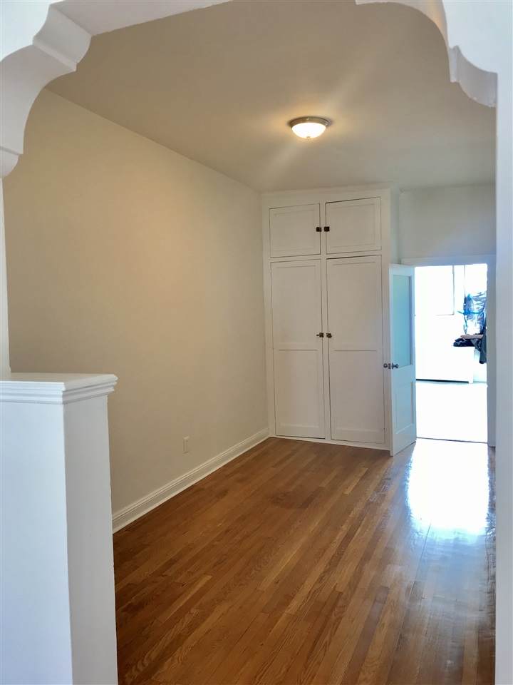 231 Clinton St - Photo 1