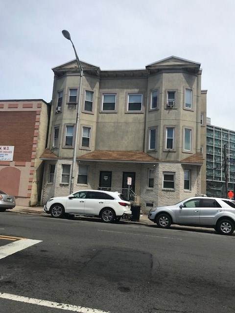 544 Summit Ave - Photo 1