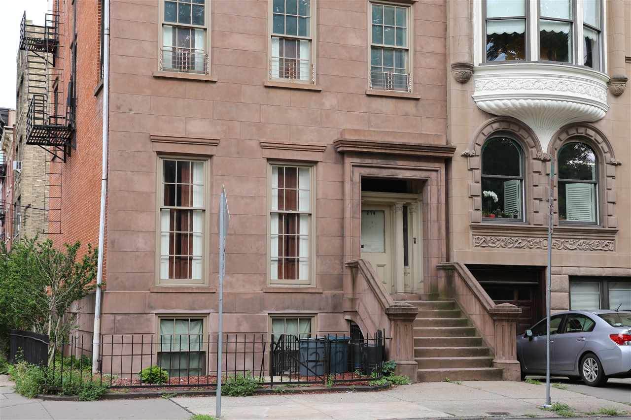 274 Barrow St - Photo 1