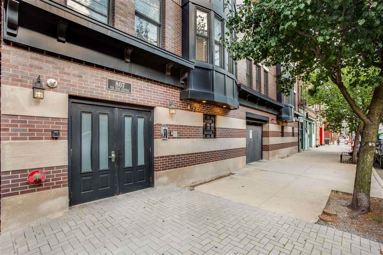 807 Clinton St - Photo 1