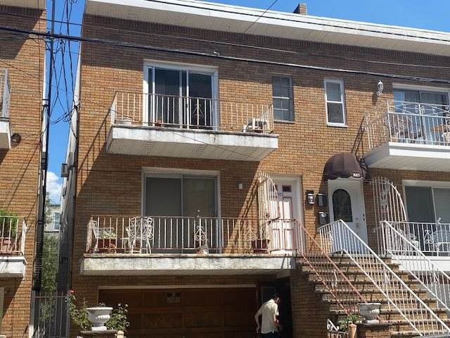623 Park Ave - Photo 1