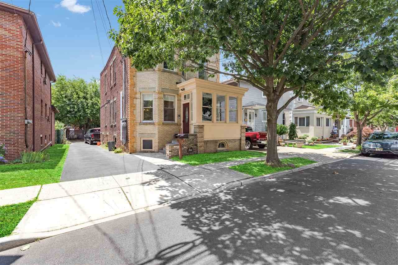 253 Born St - Photo 1