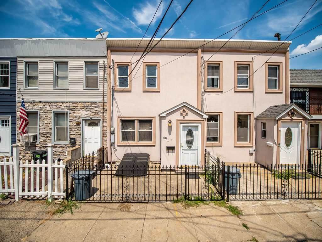 134 1/2 Broadway - Photo 1