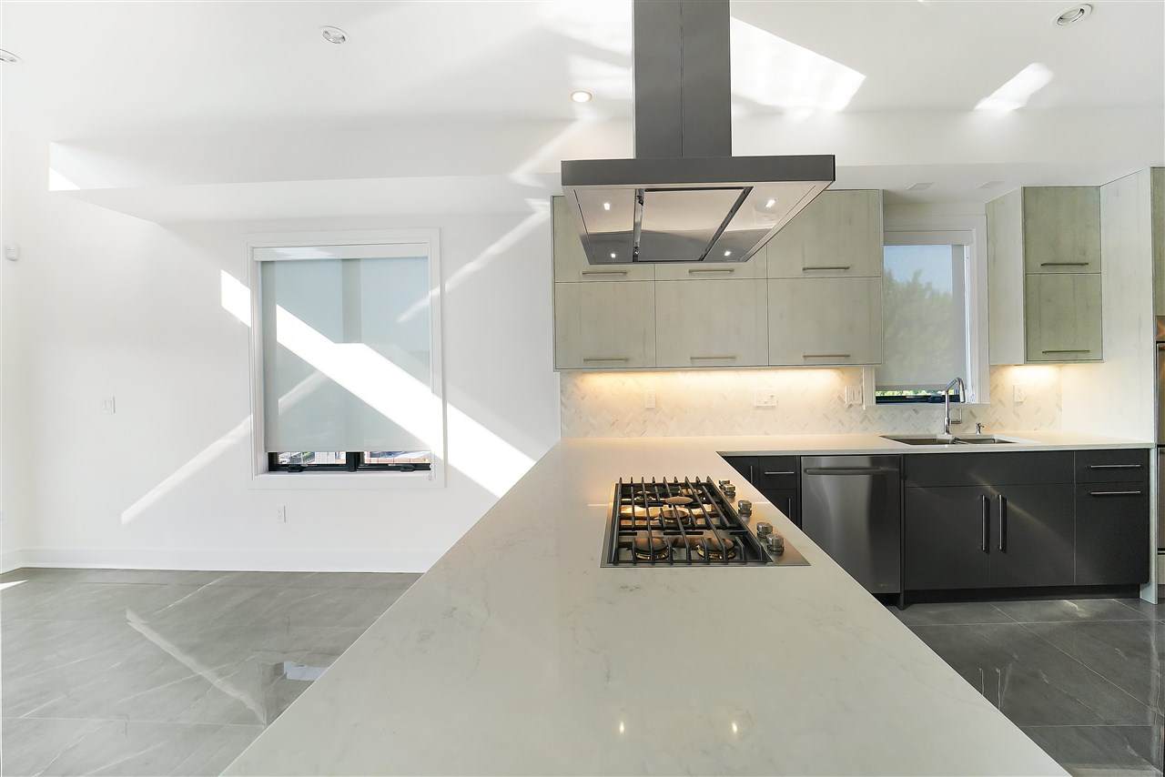 288 Griffith St - Photo 1