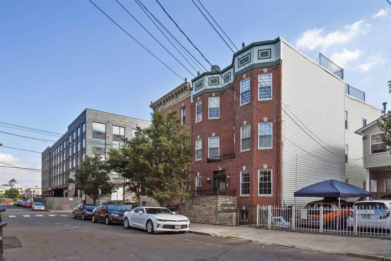 83 Maple St - Photo 1