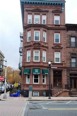 939 Washington St - Photo 1