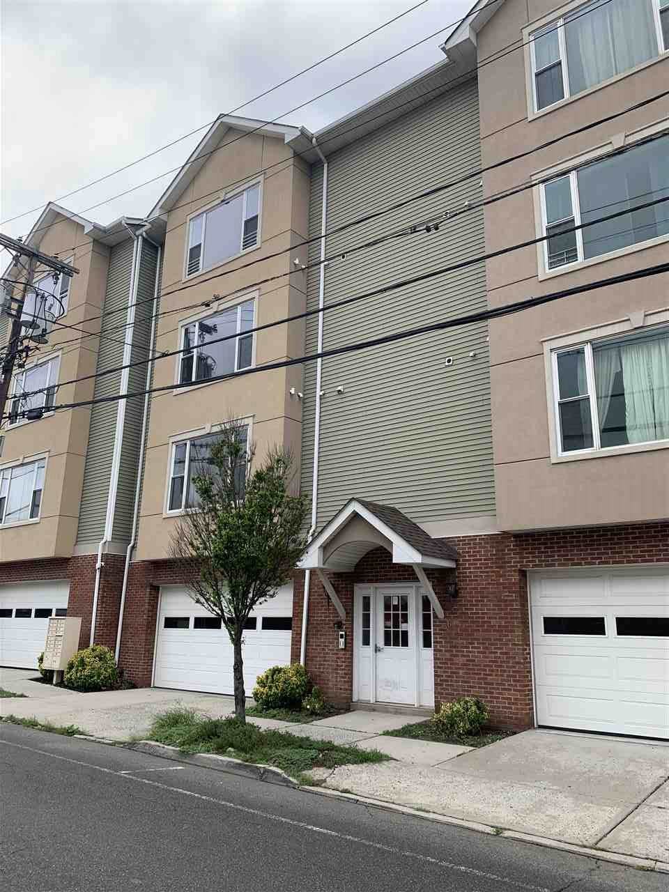 564 52ND ST - Photo 1