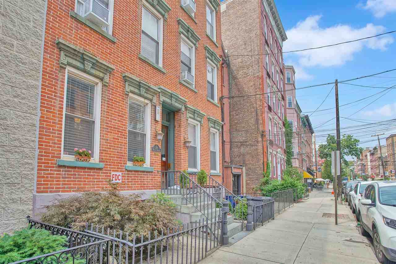 218 Willow Ave - Photo 1