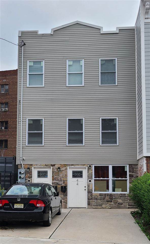 44 Van Reypen St - Photo 1
