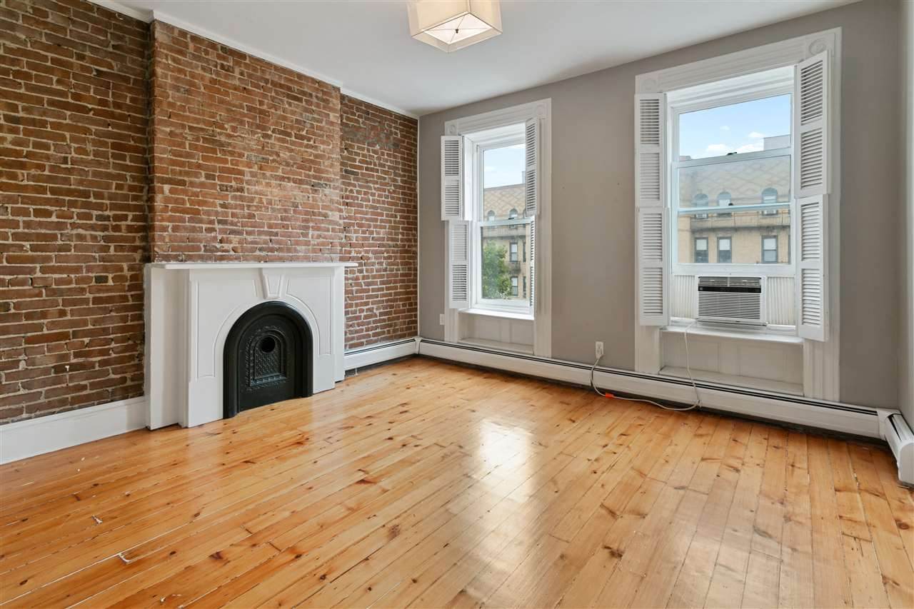 1206 Washington St - Photo 1