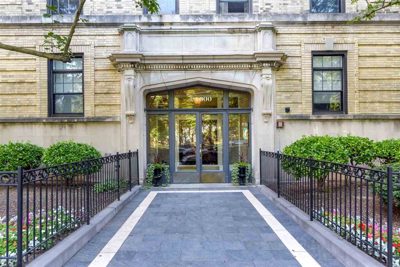 1000 Hudson St - Photo 1