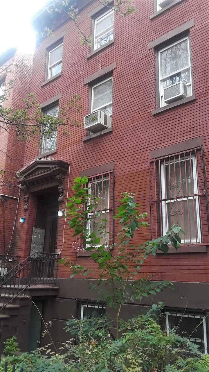 286 Barrow St - Photo 1