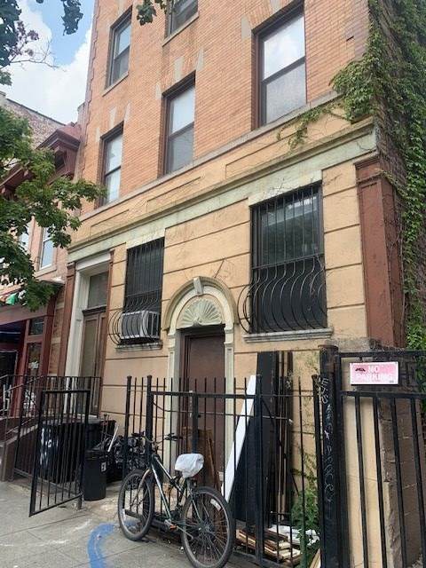 326 Montgomery Ave - Photo 1