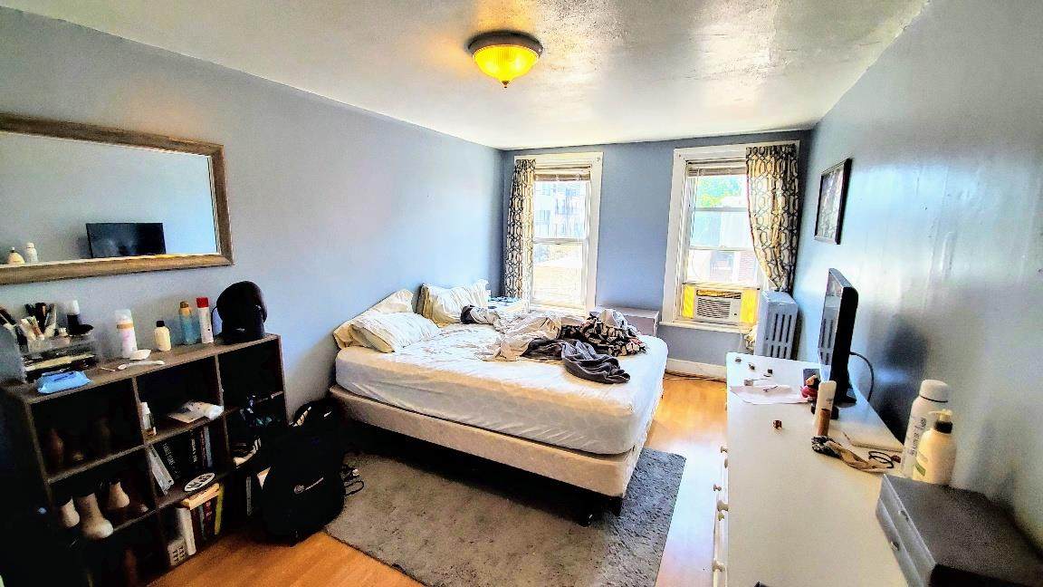 160 6TH ST - Photo 1