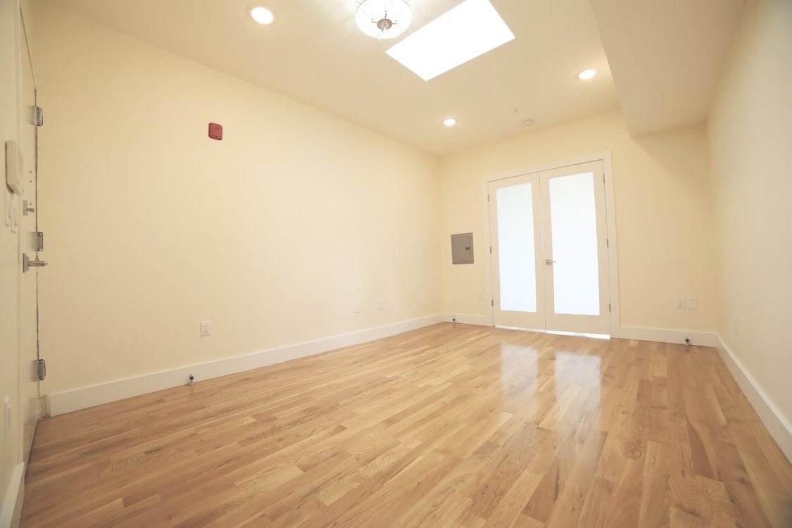 407 West Side Ave - Photo 1