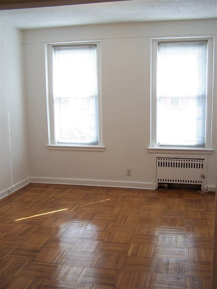 410 Washington St - Photo 1