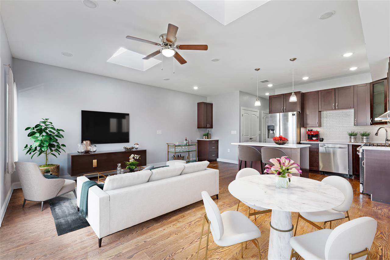 206 Columbia Ave - Photo 1