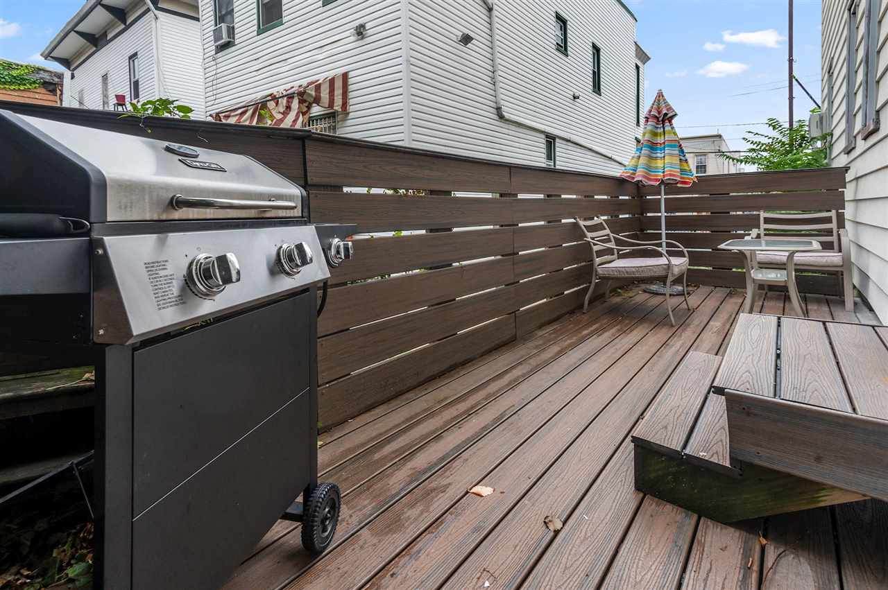 153 Lincoln St - Photo 1