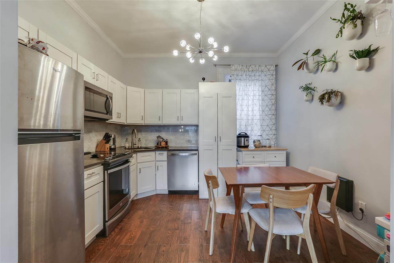 316 Hudson St - Photo 1