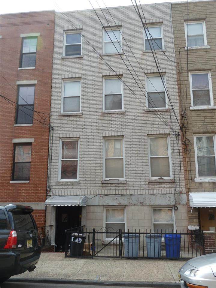824 Garden St - Photo 1
