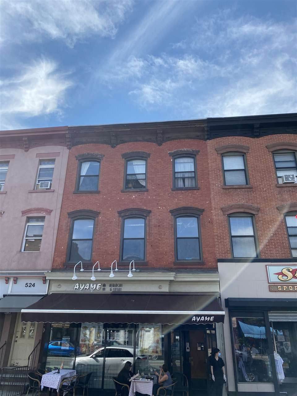 526 Washington St - Photo 1