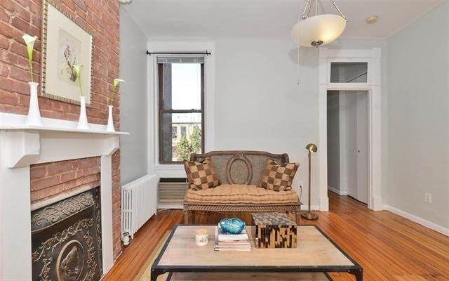 1122 Hudson St - Photo 1