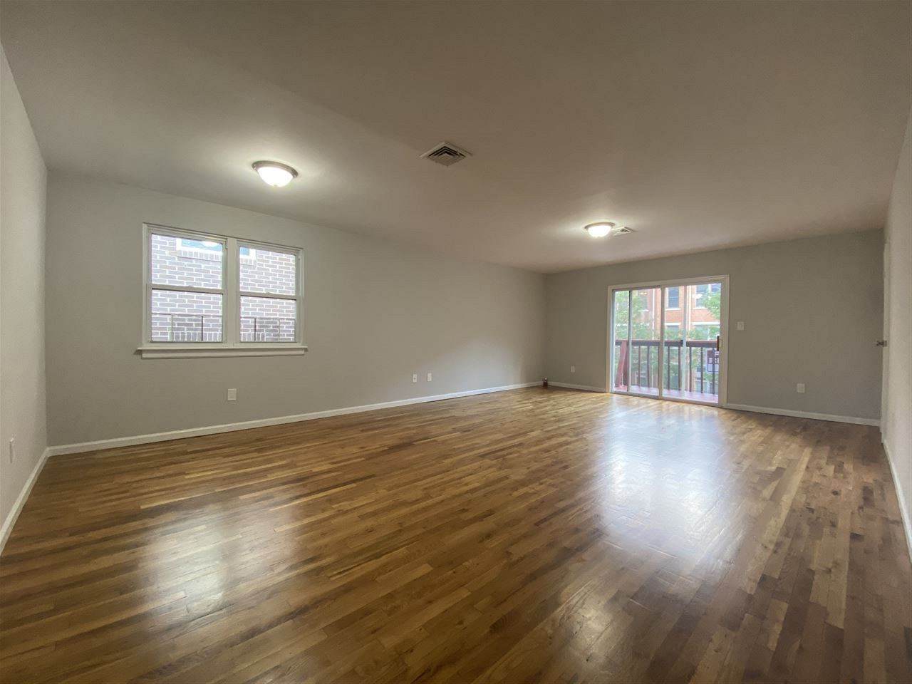 134 Essex St - Photo 1