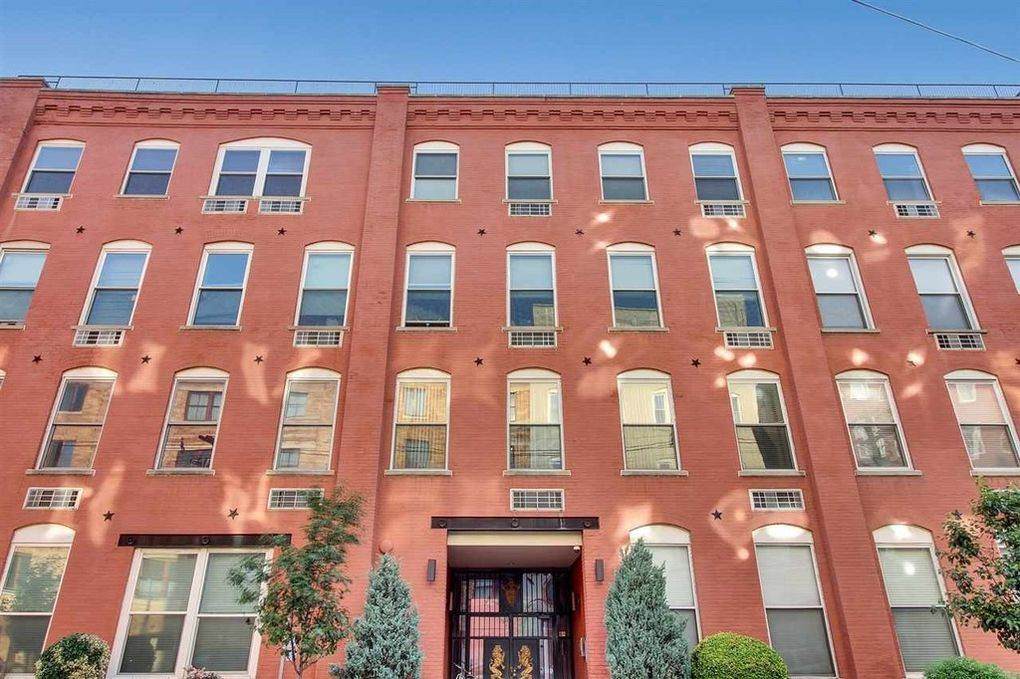 222 Grand St - Photo 1