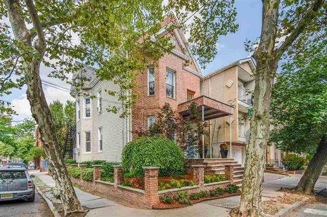 112 Prospect St - Photo 1