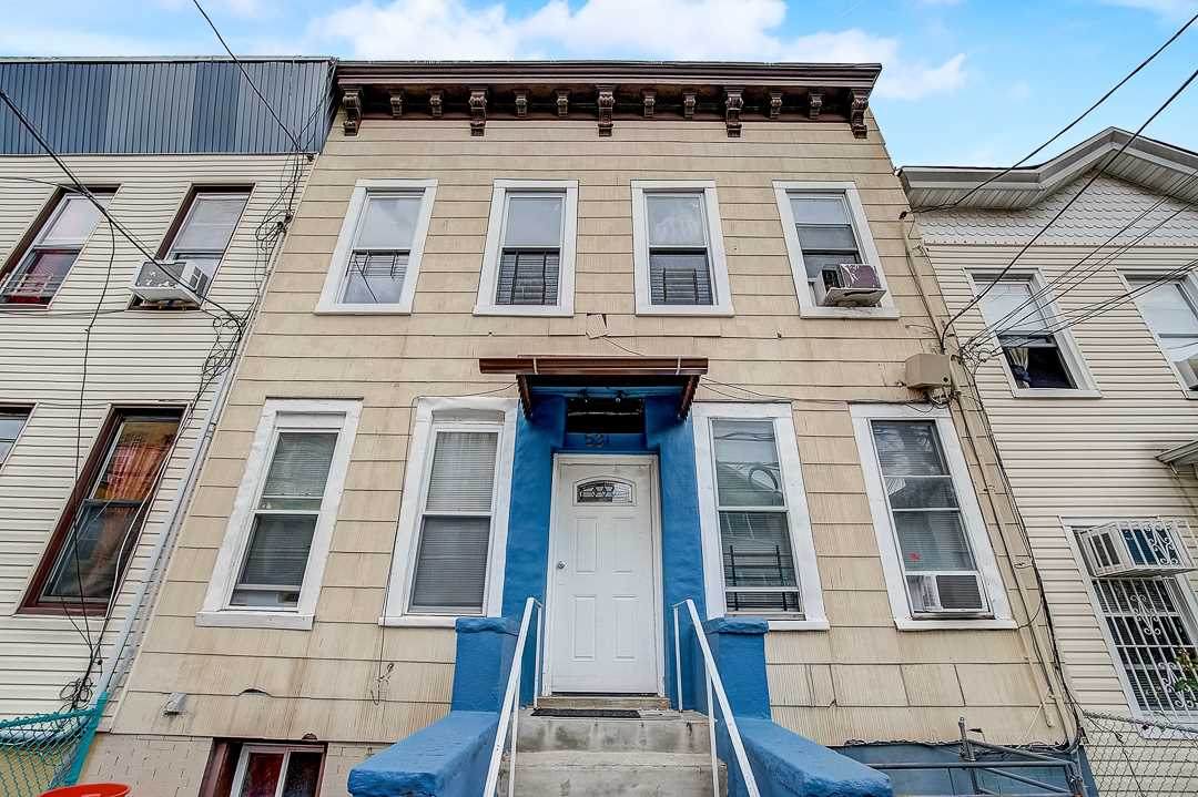 531 28TH ST - Photo 1