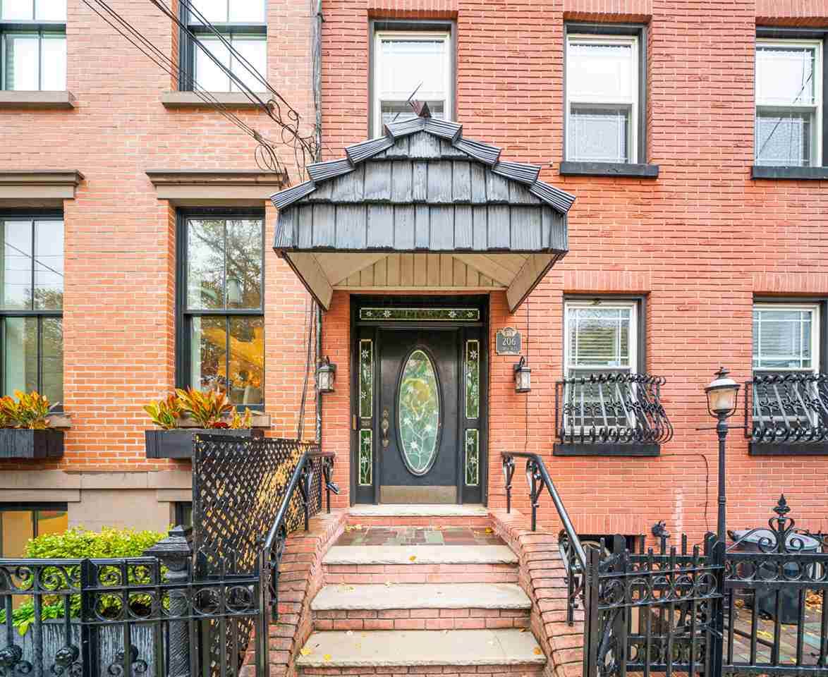 206 5TH ST - Photo 1