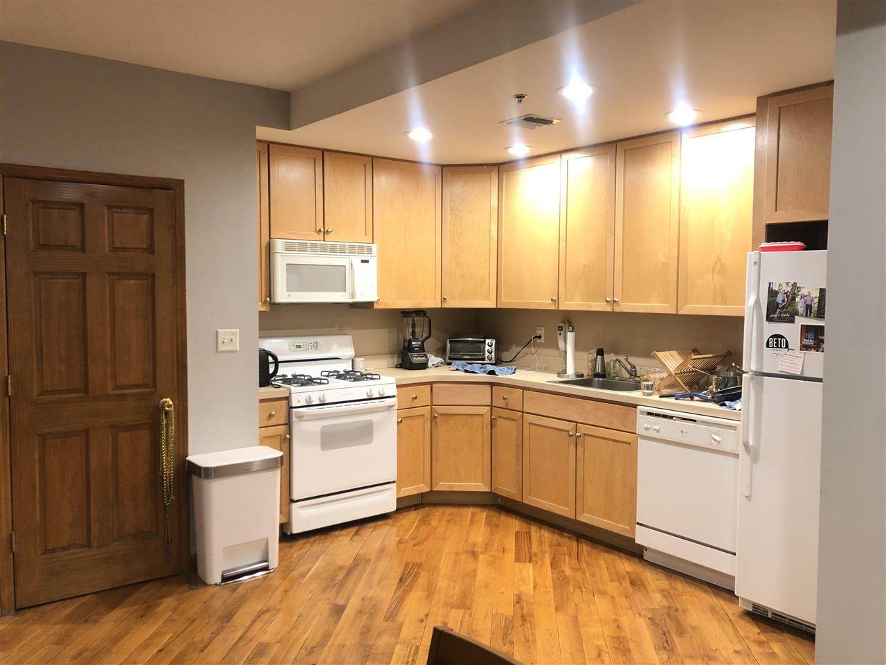 106 Clinton St - Photo 1