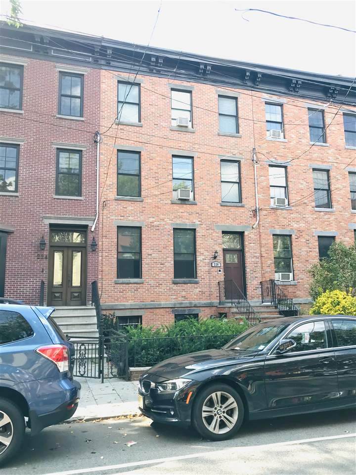 226 Garden St - Photo 1