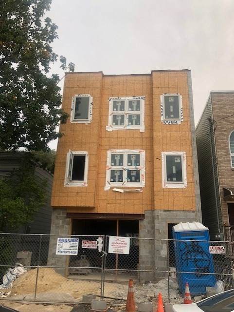 131 Zabriskie St - Photo 1