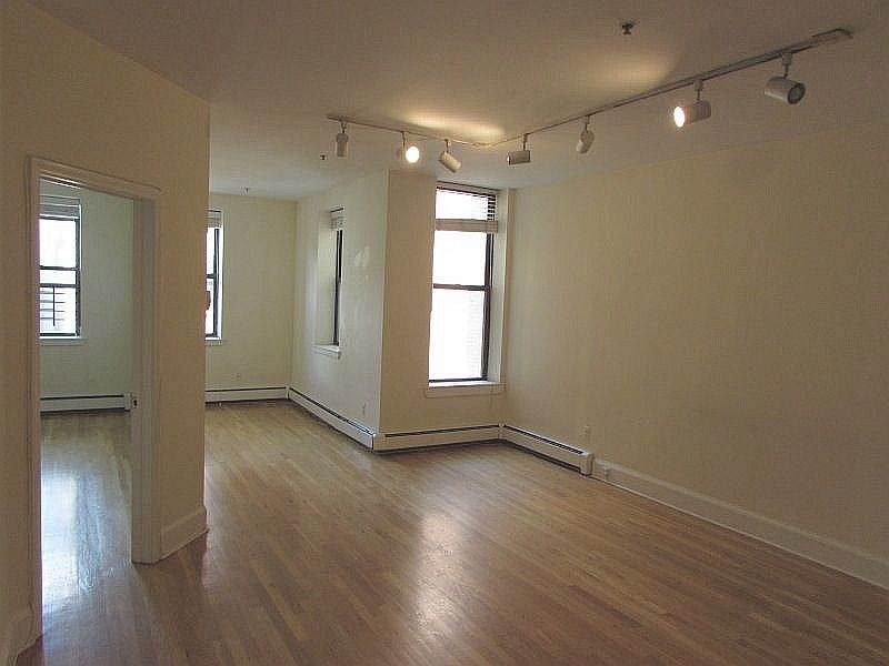 1115 Willow Ave - Photo 1