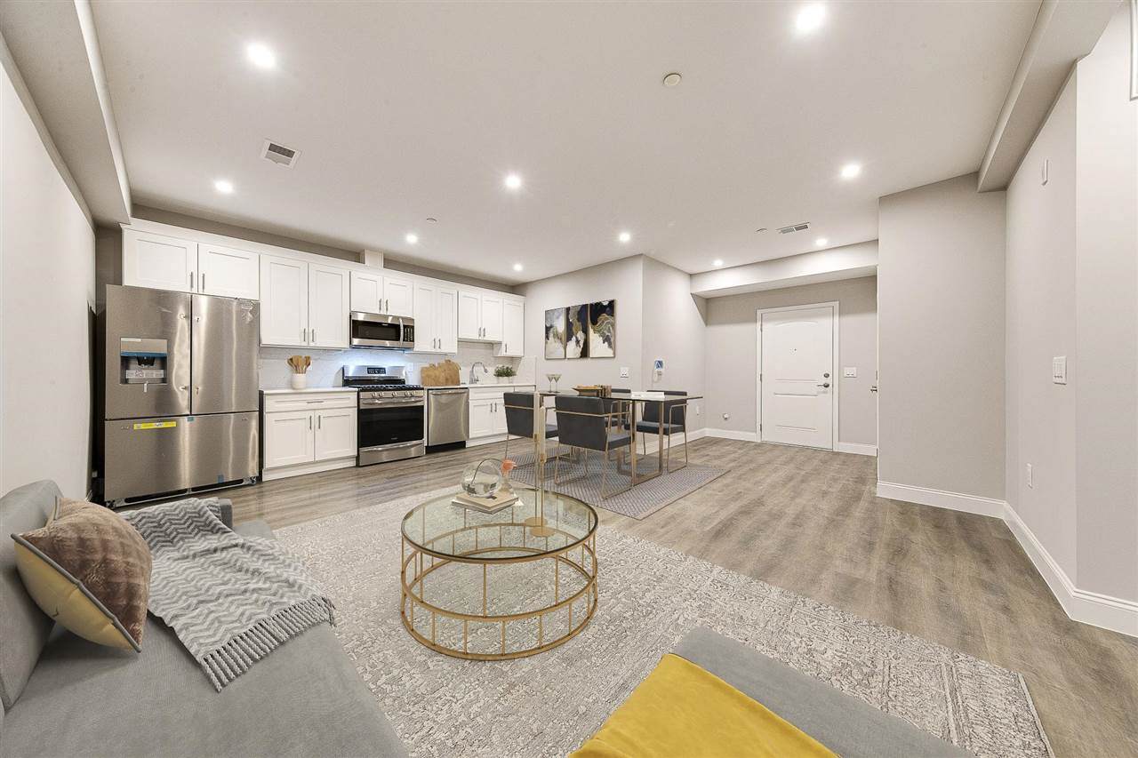 80 Manhattan Ave - Photo 1