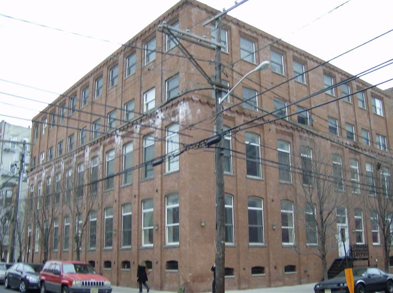 1039 Clinton St - Photo 1