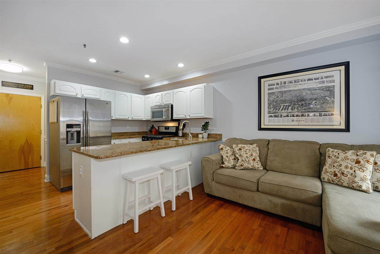 501 9TH ST - Photo 1